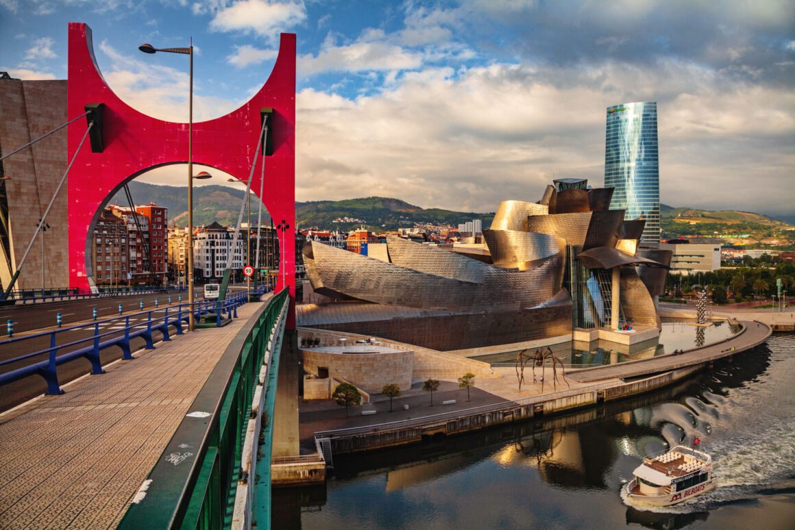 Vista de la ría de Bilbao y el Guggenheim