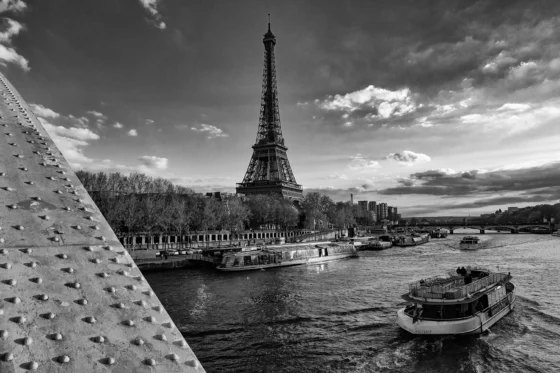 La Torre Eiffel y el río Sena