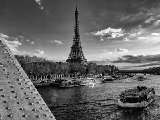 La Torre Eiffel y el río Sena